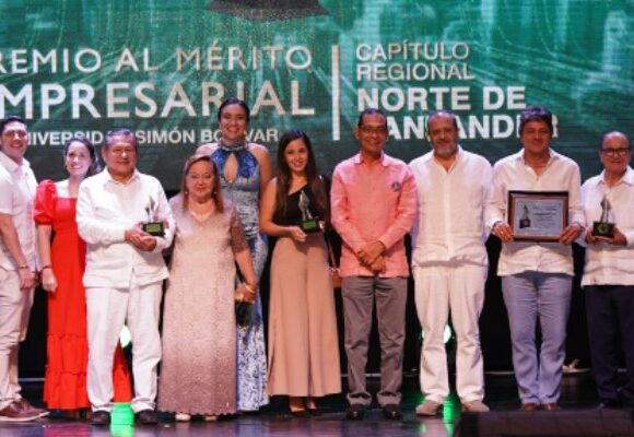 Premio al mérito empresarial Universidad Simón Bolivar Colombia MediaCubix Eventos