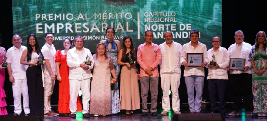 Premio al mérito empresarial Universidad Simón Bolivar Colombia MediaCubix Eventos